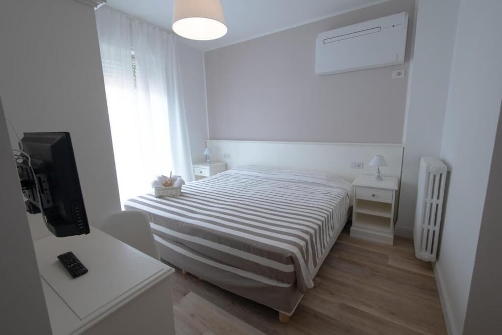 Single Room, Balcony, Partial Sea View photo 3