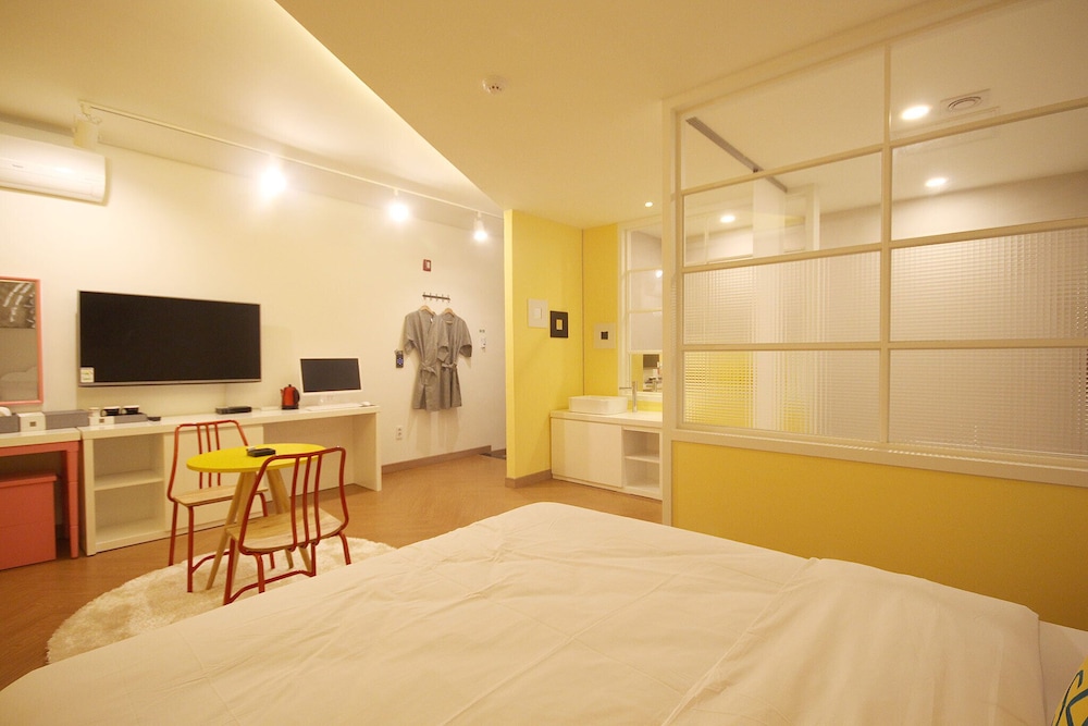 Deluxe Double Room, Non Smoking - Photo 15