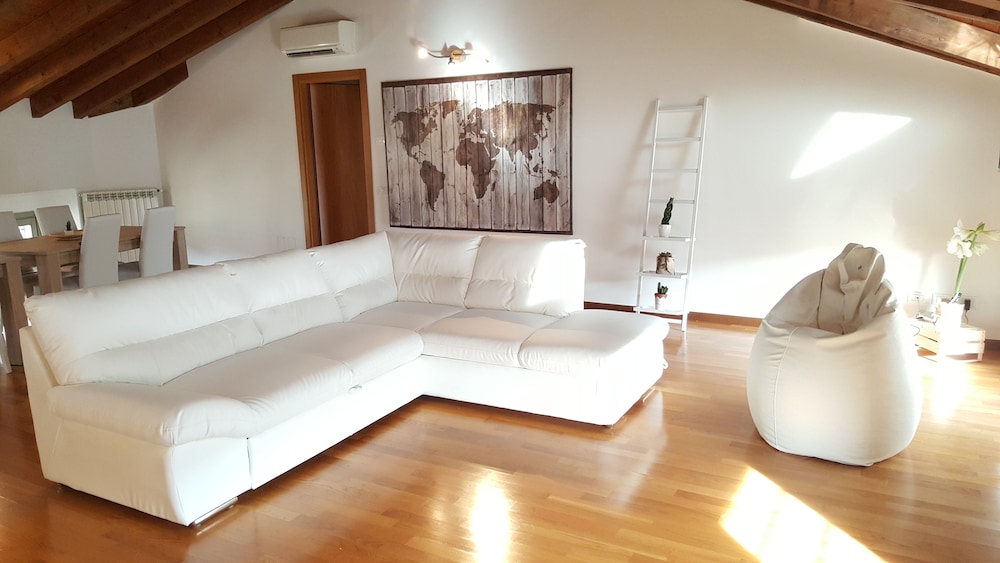 Luxury Apartment, 3 Bedrooms photo 2