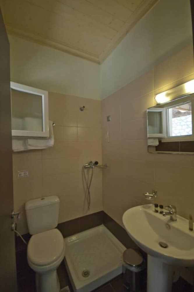 Double Room - Photo 9