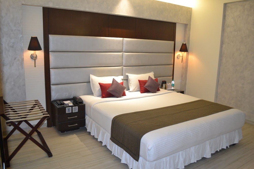 Deluxe Room - Photo 1