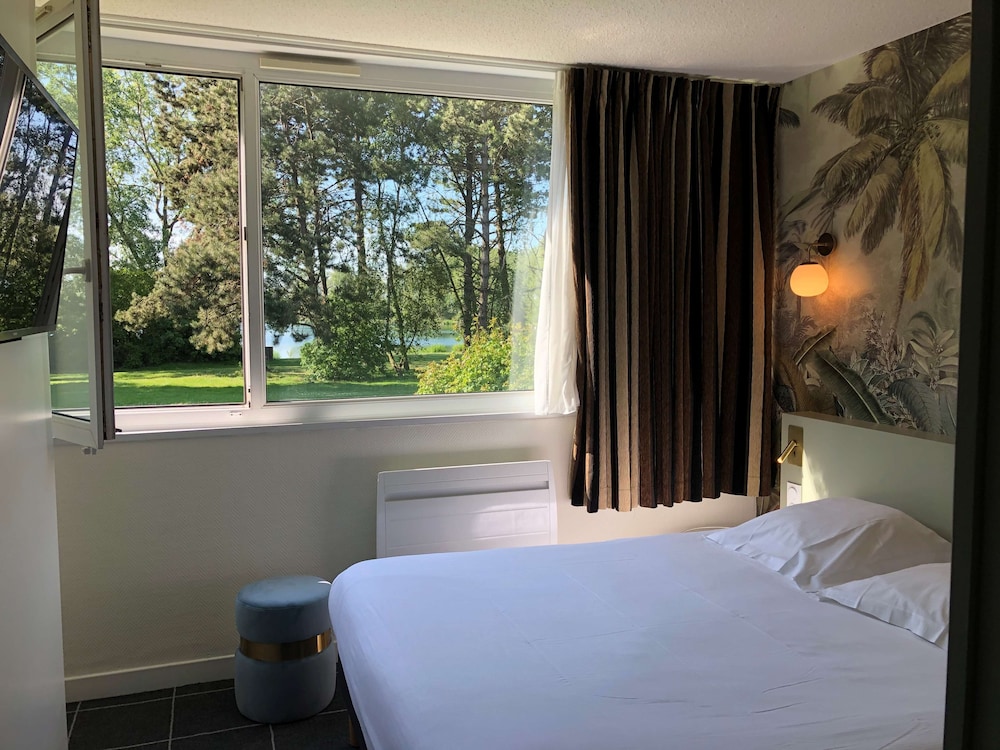 Superior Room, 1 Queen Bed, Non Smoking, Lake View - Photo 1