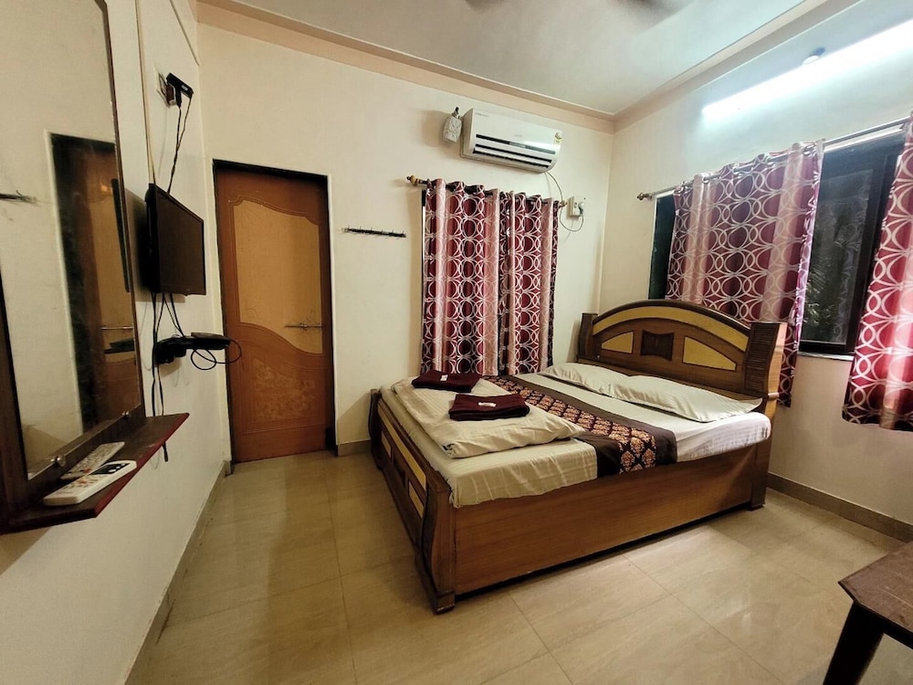 Double Bed Non AC Room - Photo 5