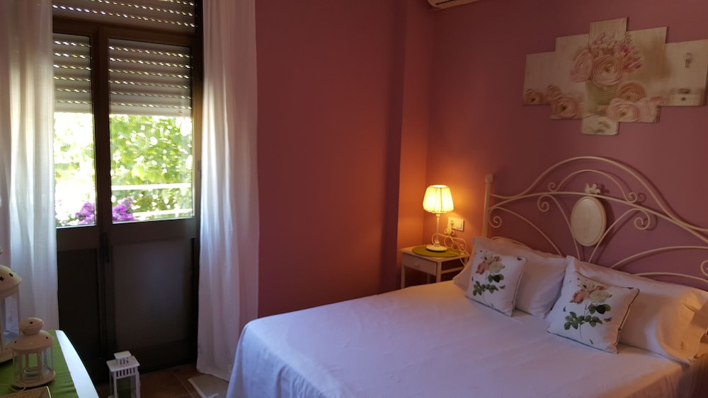Habitación con Dos Camas Individuales y Baño Privado