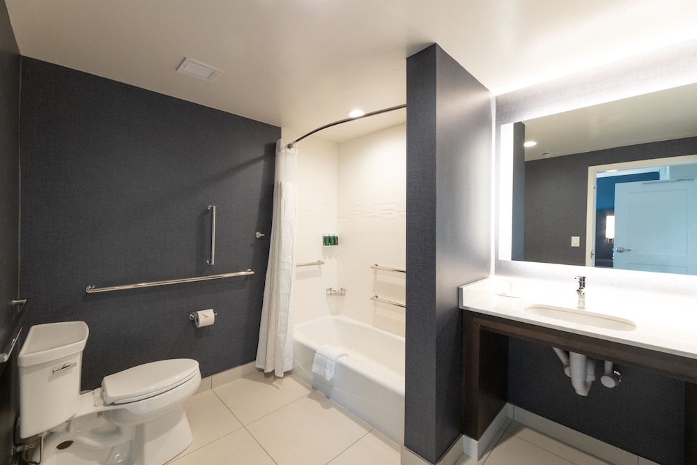 Suite, 1 Bedroom (Mobility Accessible, Tub)