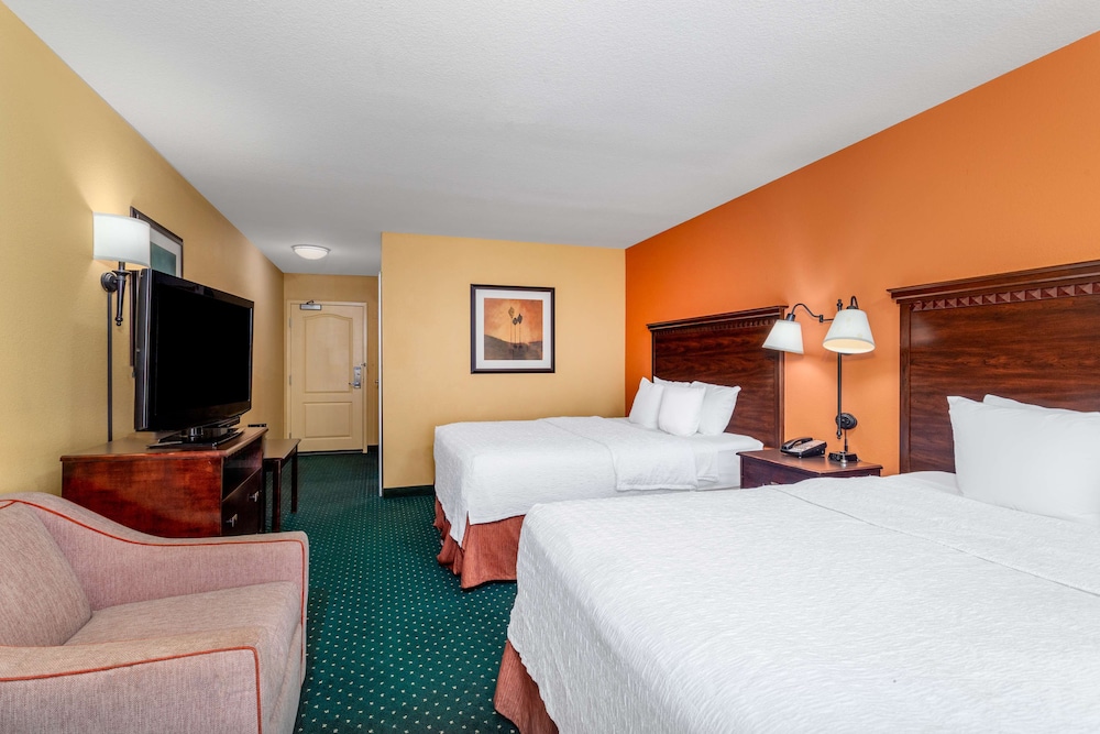 Premium Room, 2 Queen Beds, Non Smoking - Photo 6