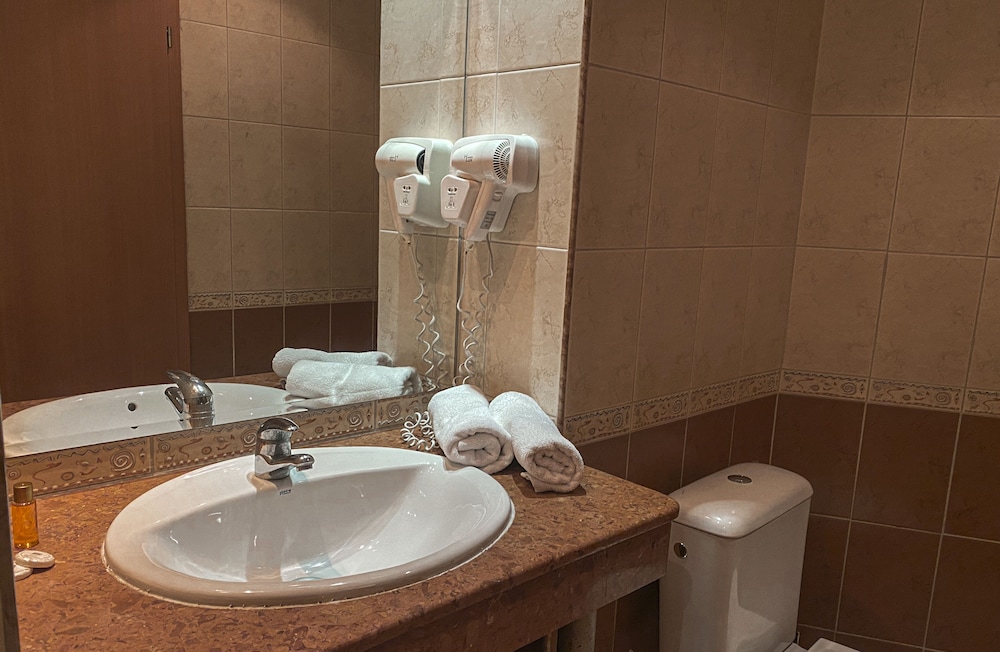 Standard Double Room, Balcony, Park View - Photo 2