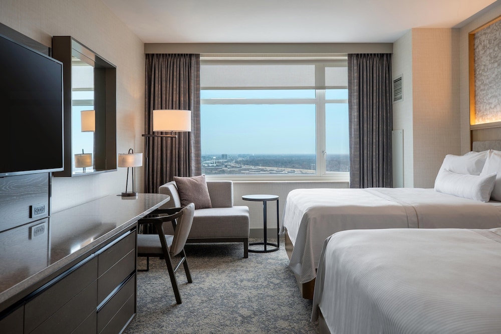 Traditional Room, 2 Queen Beds (Mobility/Hearing Access, Roll-In Shwr) - Photo 1