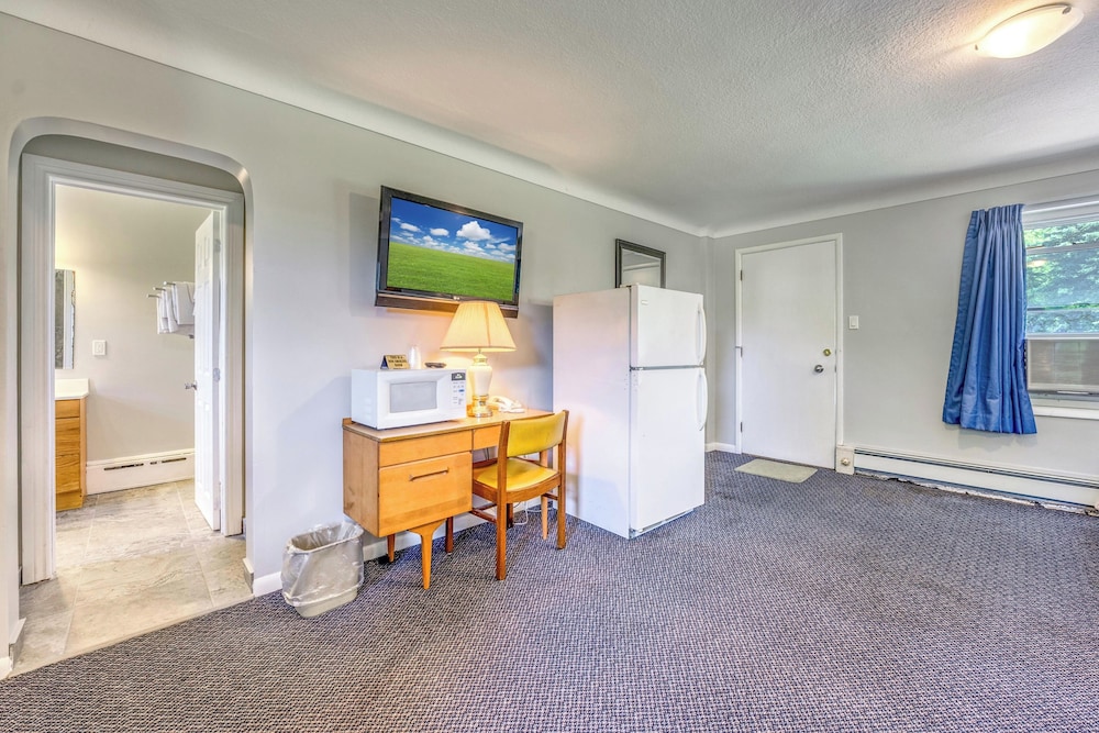 Family Triple Room, Multiple Beds, Non Smoking, Bathtub, photo 6