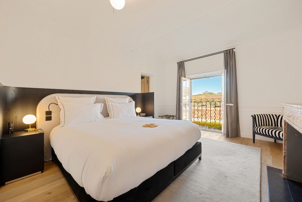 Deluxe Room - Photo 1