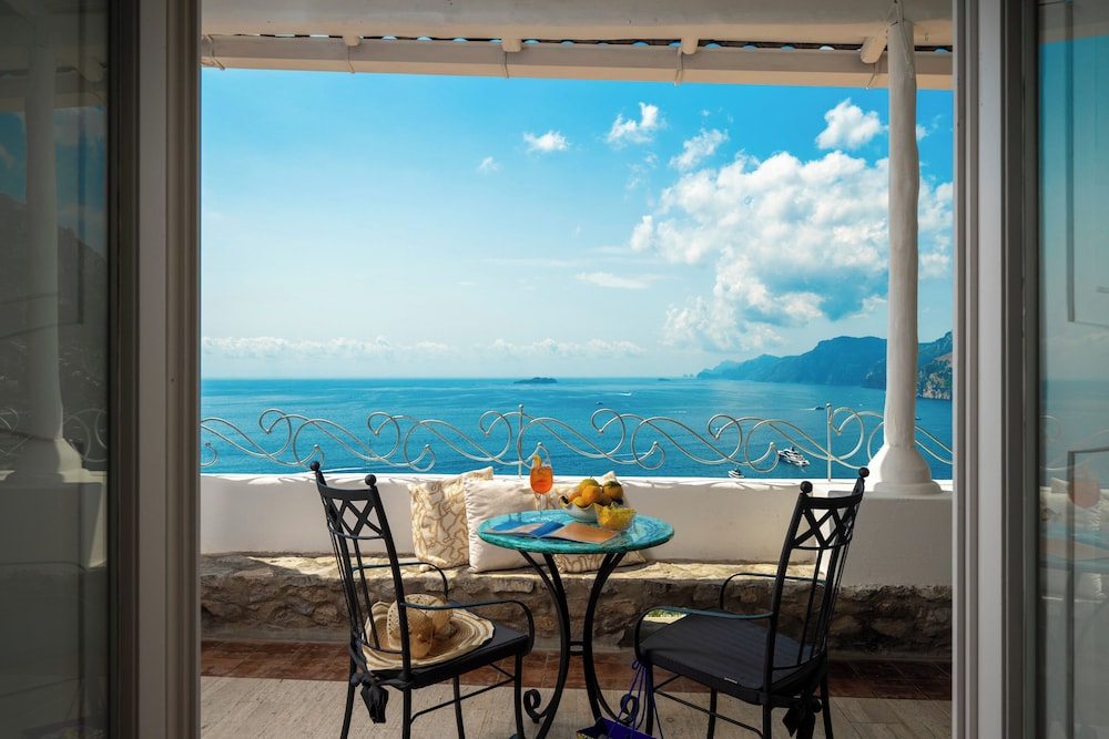 Romantic Suite sea view photo 3