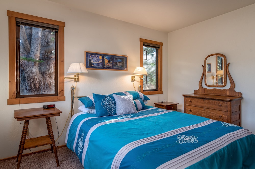 House, Multiple Beds, Hot Tub, Partial Ocean View