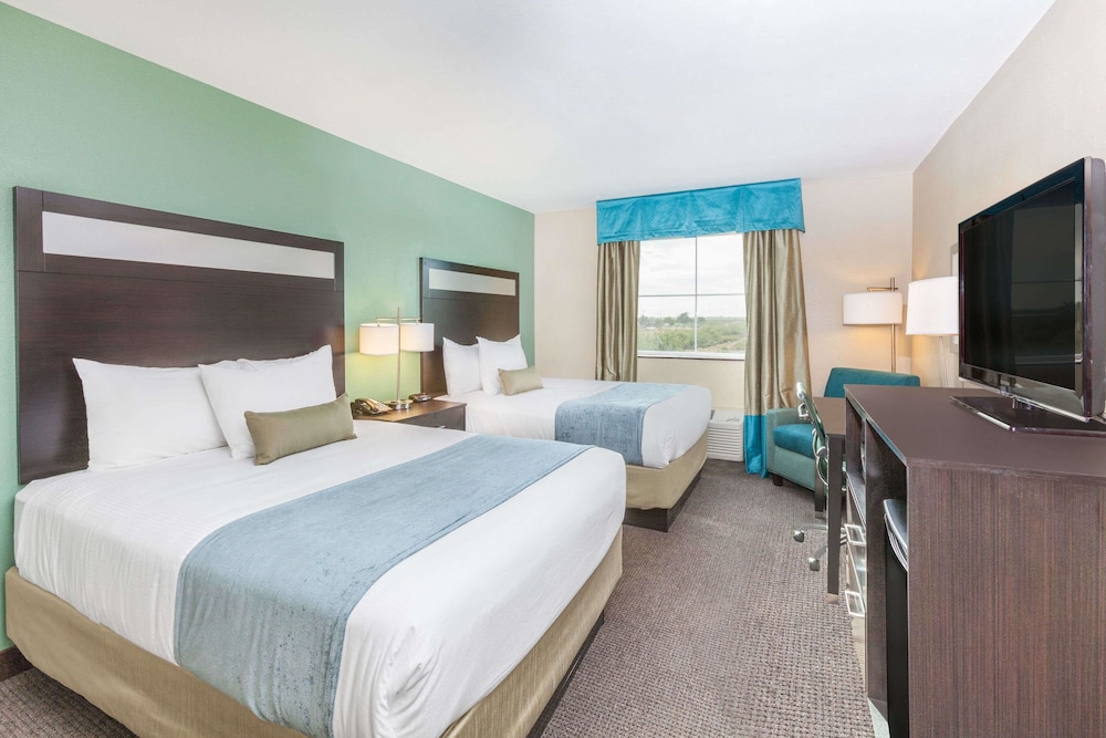 Room, 2 Queen Beds, Accessible, Non Smoking (Mobility,roll in shower) photo 2