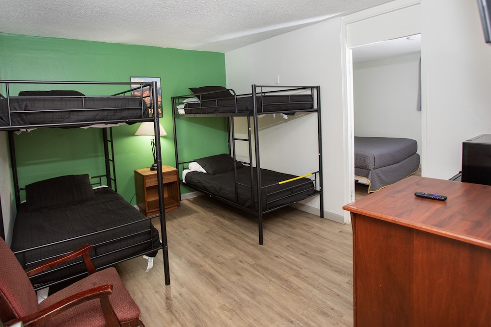 Basic Suite photo 1