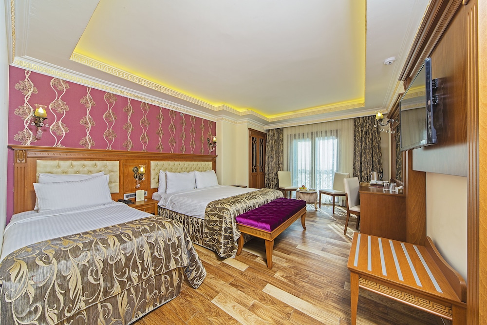 Deluxe Triple Room photo 3