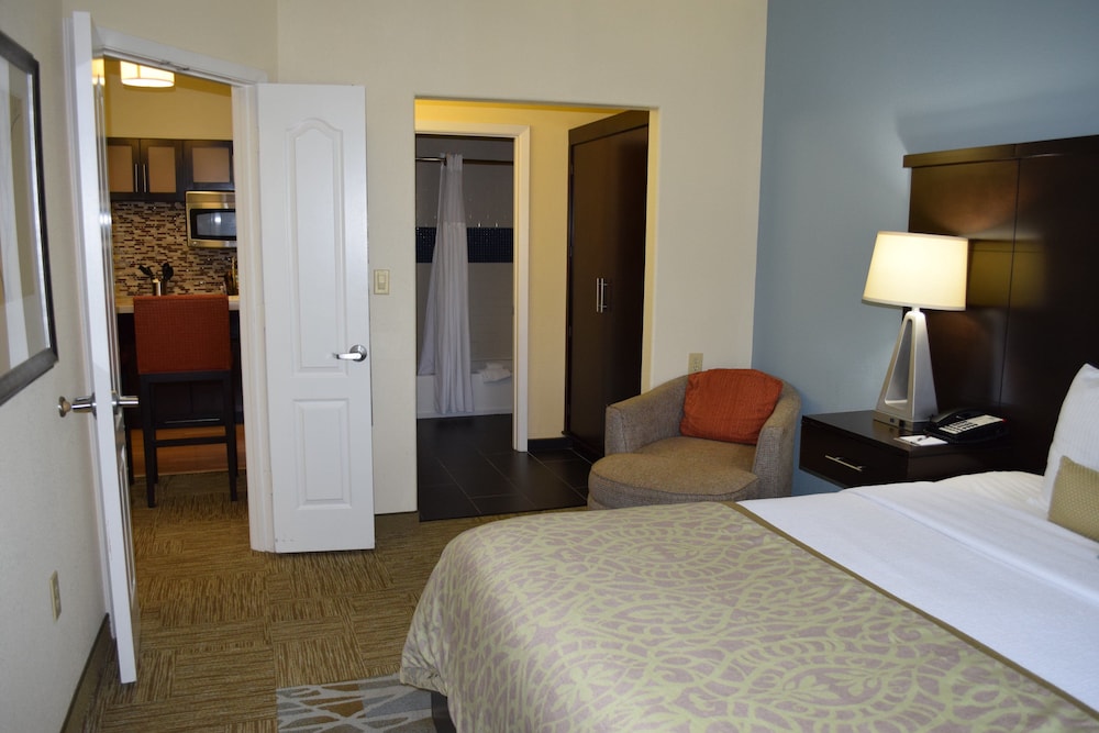 Suite, 2 Bedrooms, Kitchen - Photo 8