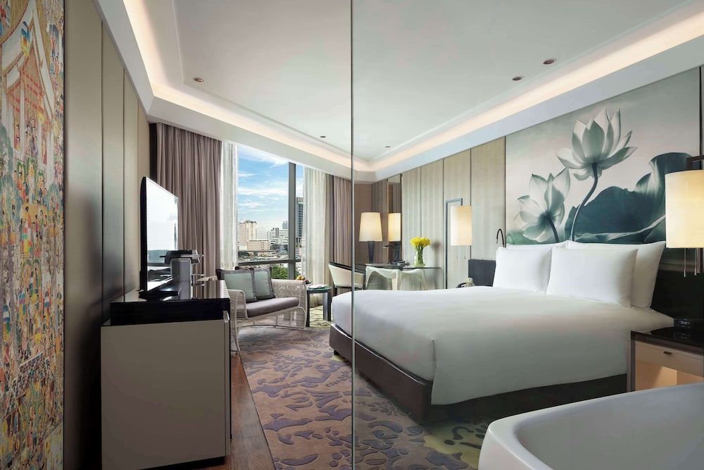 Executive Room, 1 King Bed thumbnail 5