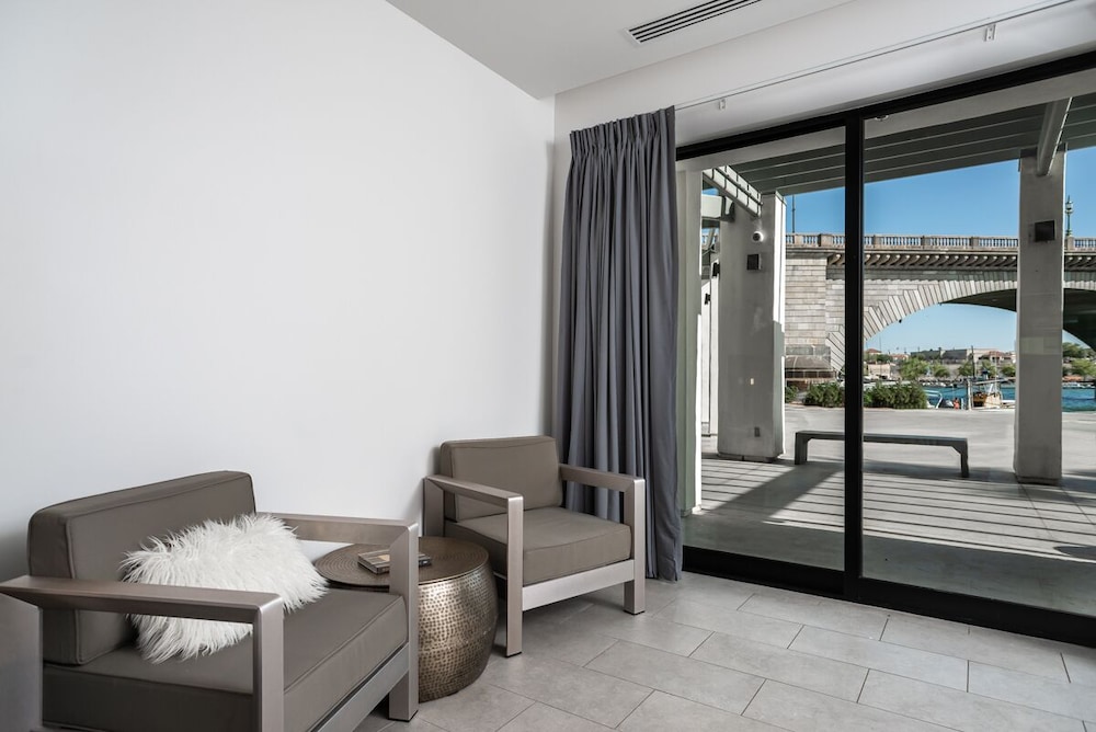 Luxury Studio Suite photo 3