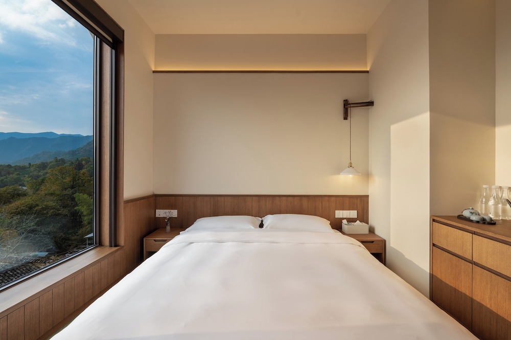 Classic Double Room, Hill View photo 2