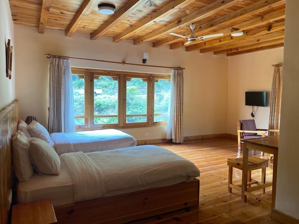 Standard Double or Twin Room, Mountain View photo 2