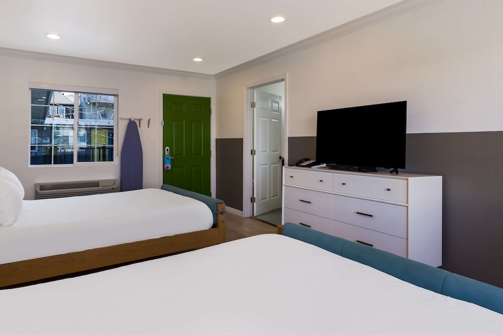 Room, 2 Queen Beds, Non Smoking photo 3