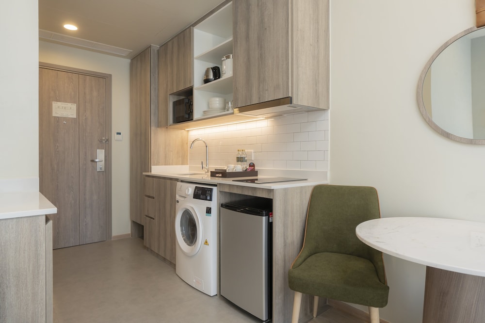 Studio Suite, 2 Twin Beds, Kitchen photo 3