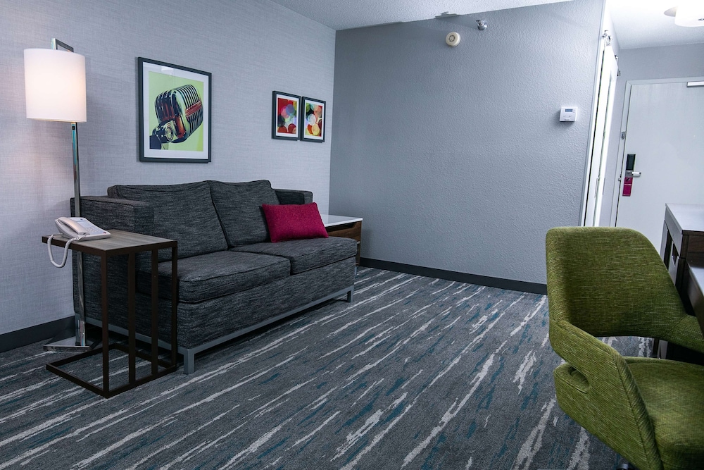 Suite, 1 King Bed, Non Smoking - Photo 7