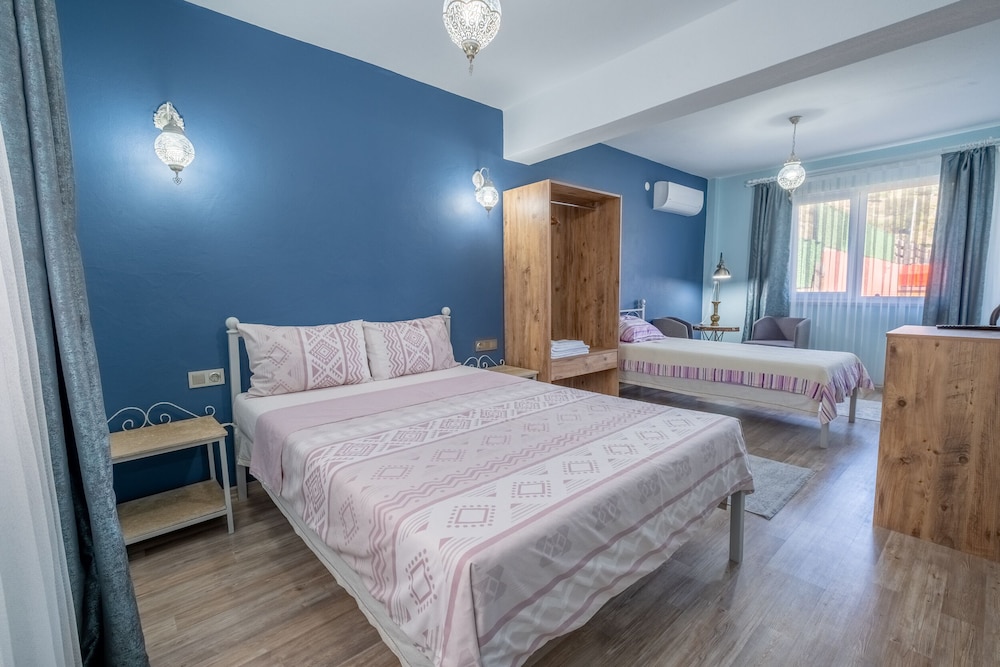 Standard Triple Room, Balcony, Garden View photo 1