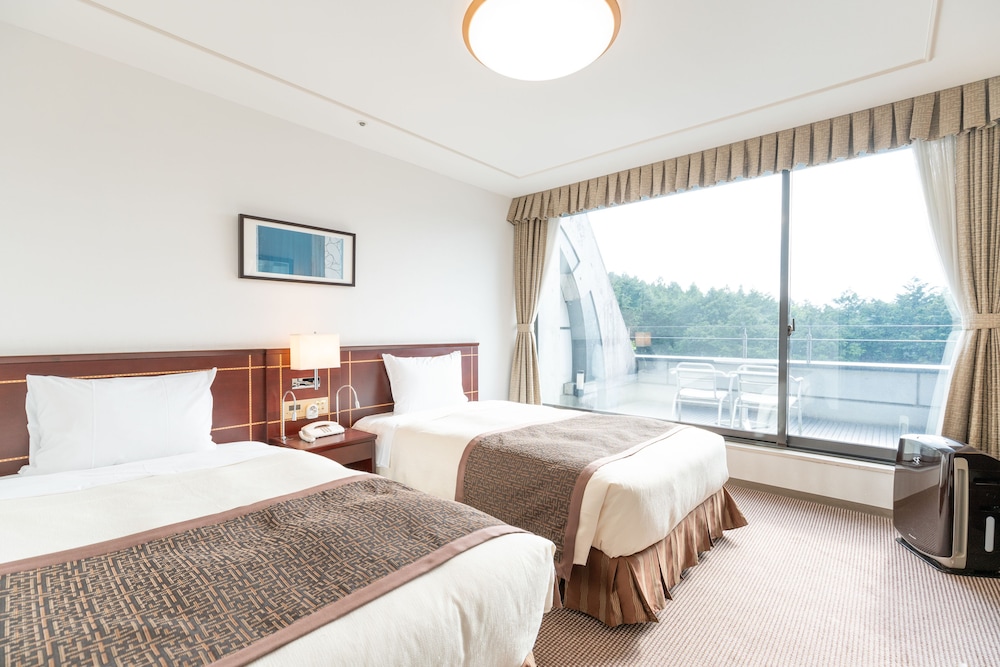 [Non-Smoking] Western Style Superior Twin Room (Mt. Fuji View) - Photo 1