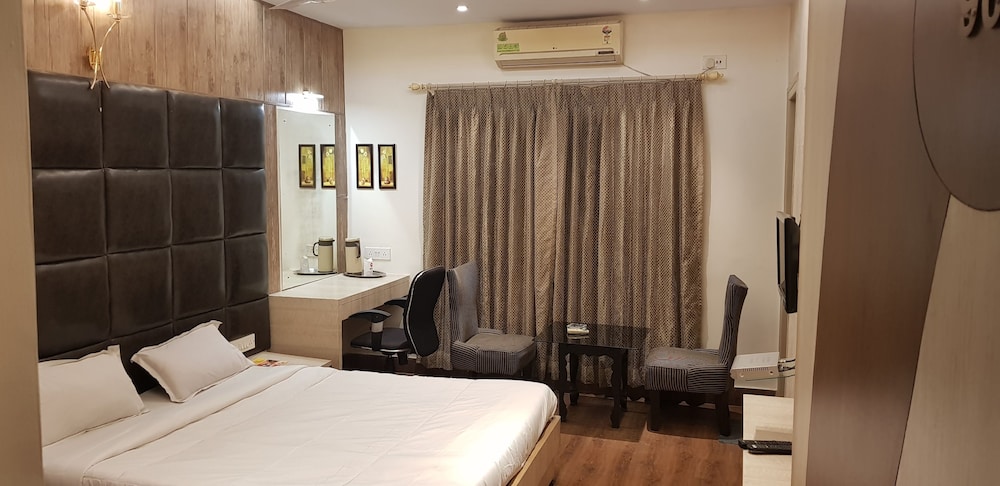 Room - Photo 1