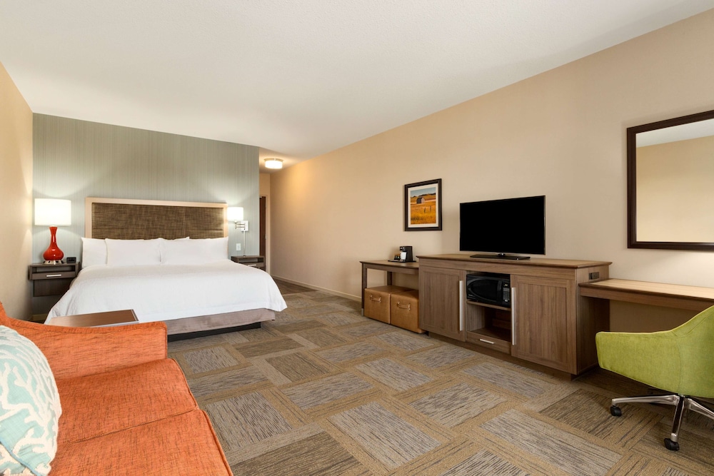 Room, 1 King Bed, Refrigerator & Microwave