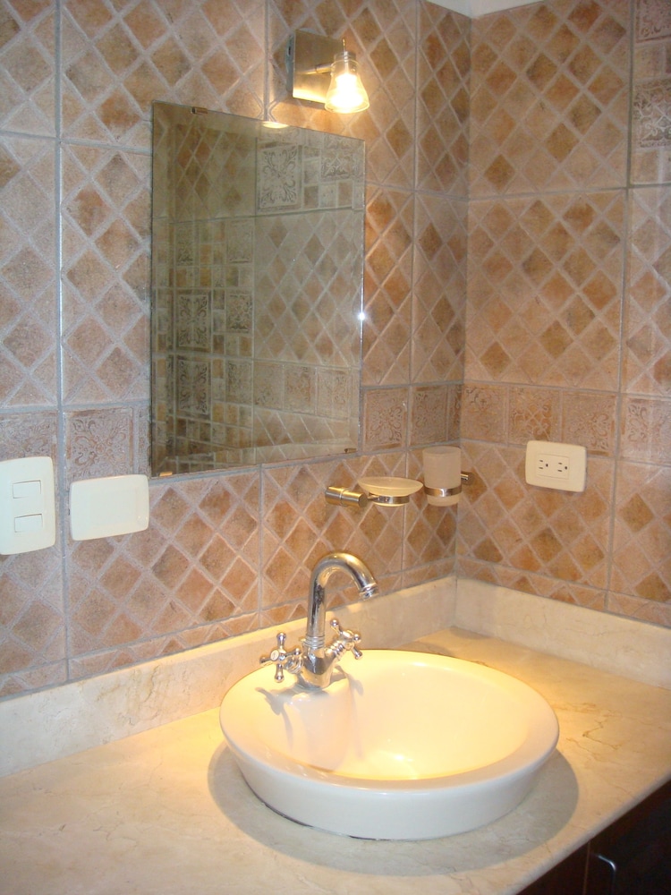 Superior Studio, 1 Queen Bed, Ocean View, Beachfront photo 3
