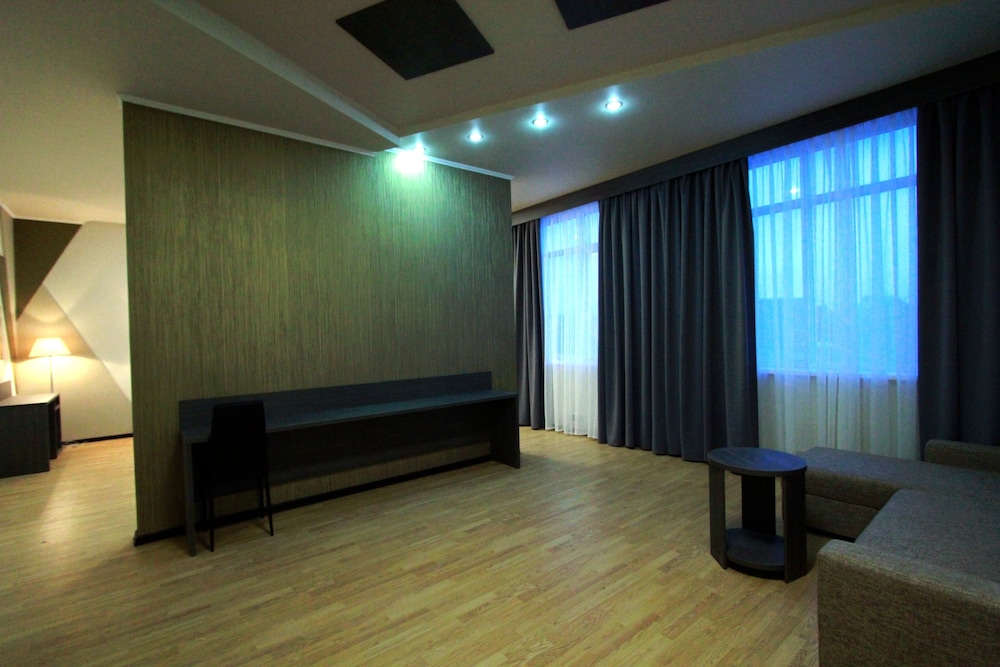 Family Room, 1 Bedroom photo 3