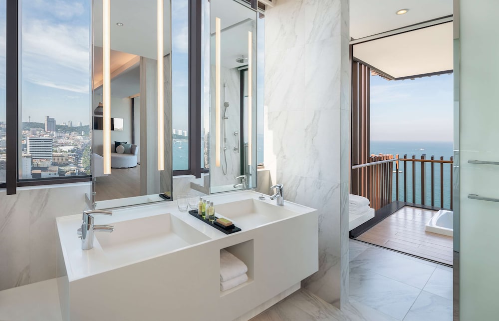 Suite, 1 King Bed, Ocean View (Prestige)