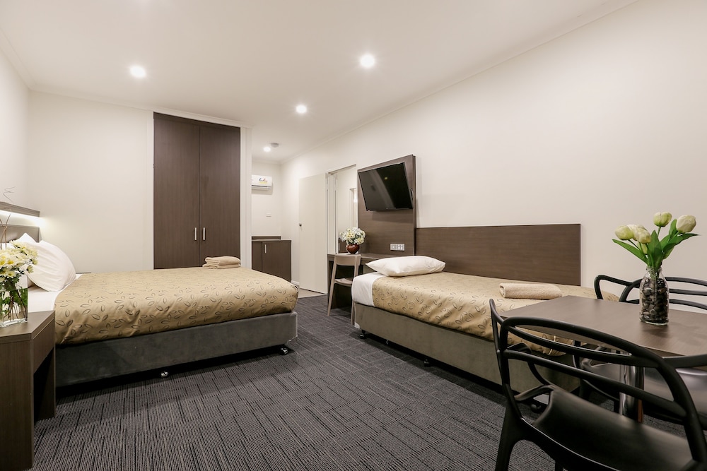 Deluxe Room (Queen & Single) photo 3