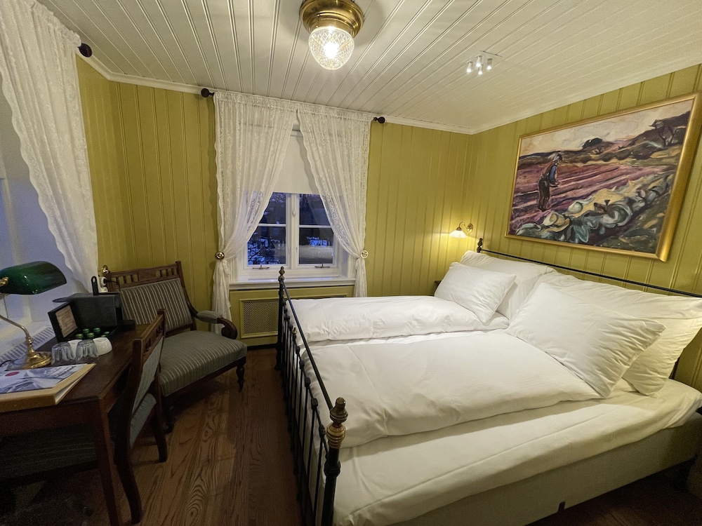 Deluxe Double Room, 1 King Bed photo 2