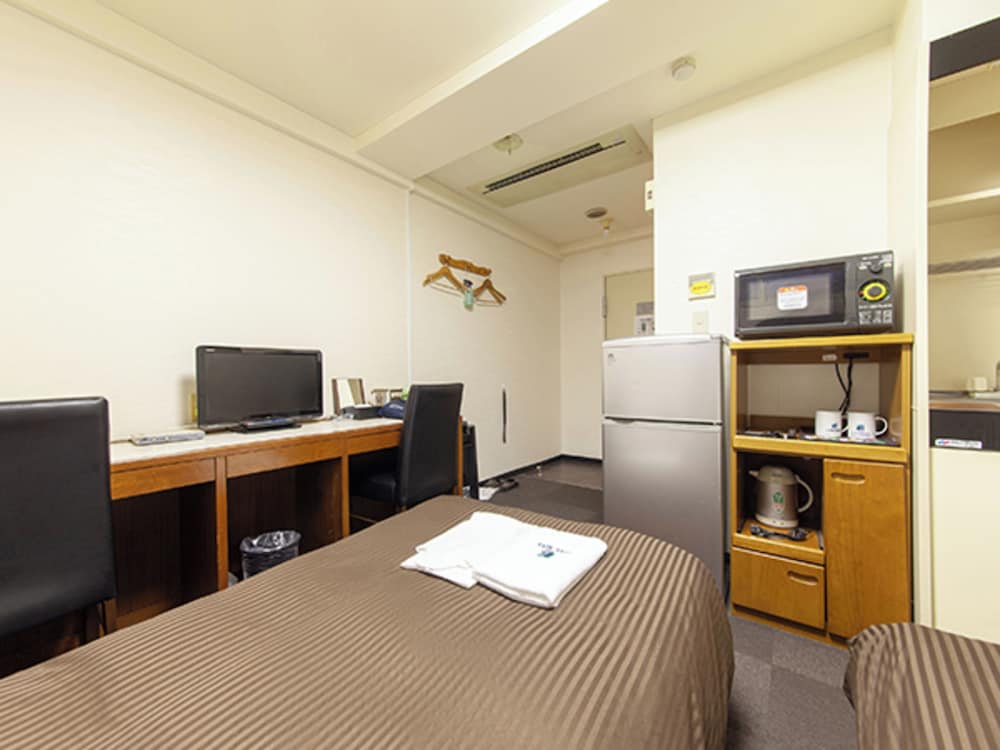 Twin Room, Smoking