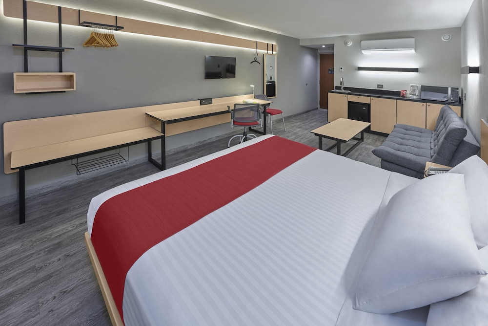 Standard Room, 1 Queen Bed photo 3