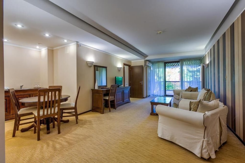 Two Bedroom Executive Apartment photo 2