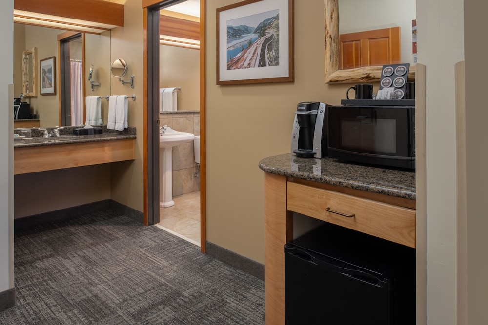 Deluxe Room, 2 Queen Beds - Photo 4