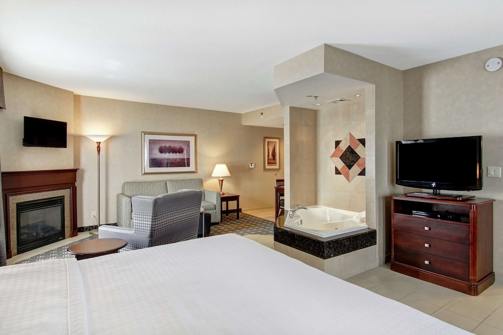 King, Suite, 1 Bedroom, Jetted Tub - Photo 4