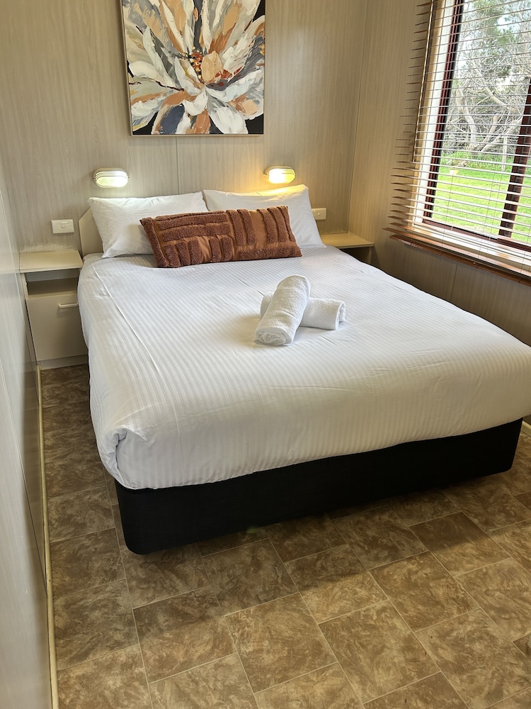 Comfort Cabin, Partial Ocean View photo 1