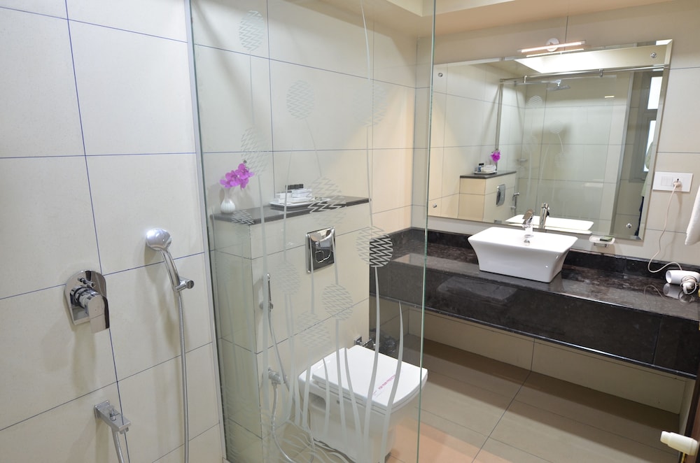 Premium Suite, 3 Bedrooms, Accessible, City View photo 2
