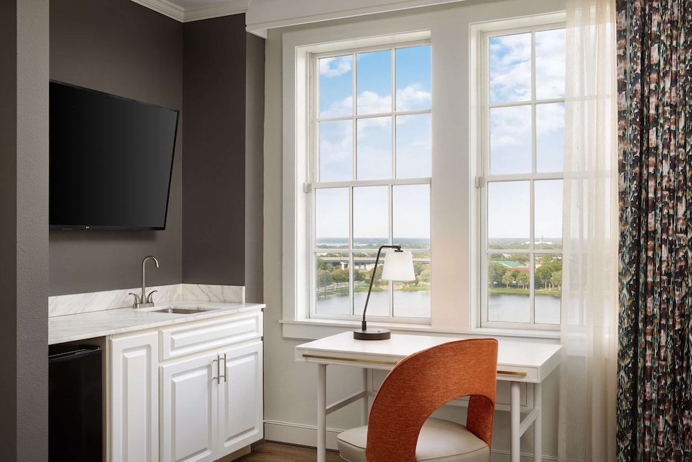Suite, 1 Bedroom, Lake View - Photo 3