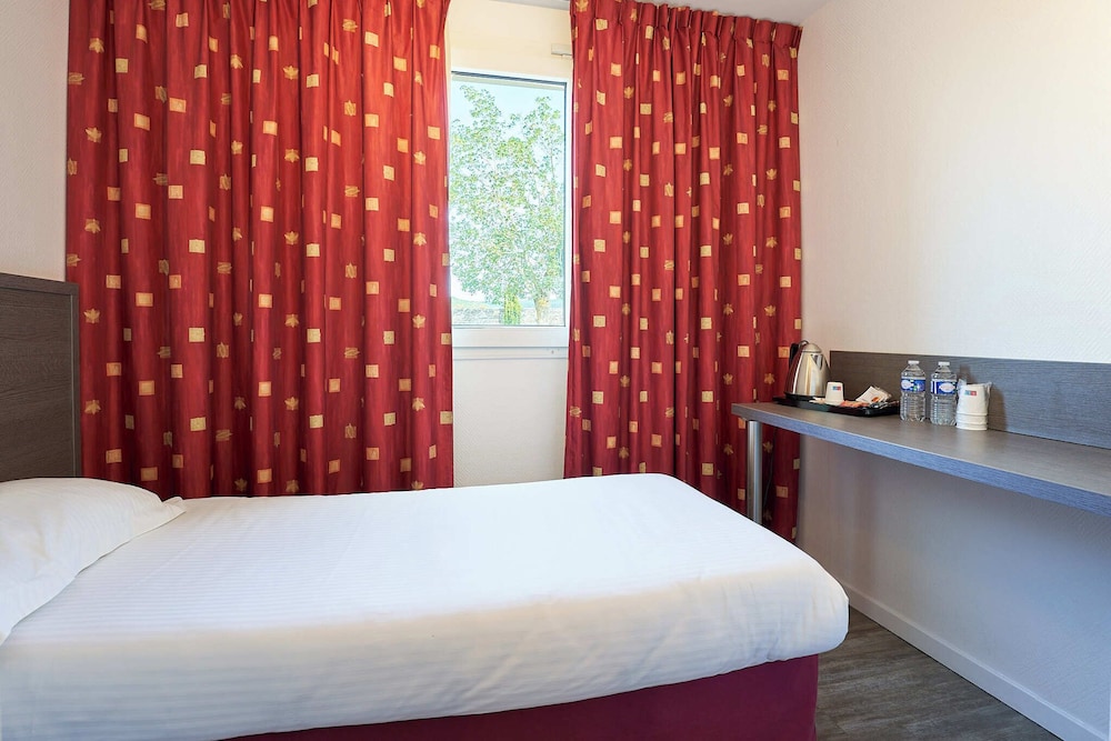 Superior Triple Room (1 Double + 1 single bed) - Photo 2