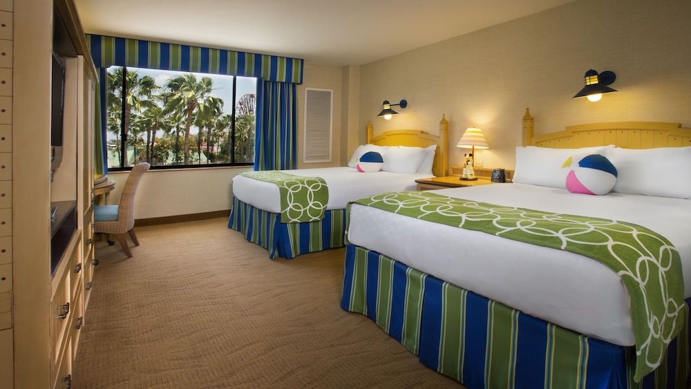 Standard View. Wheelchair Accessible With Tub And Option For Hearing Accessibility. 2 Queen Beds. photo 3
