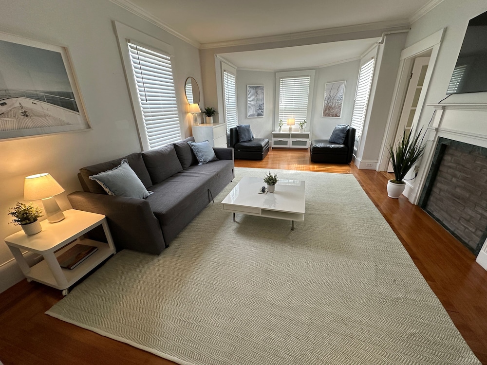 Apartment photo 1