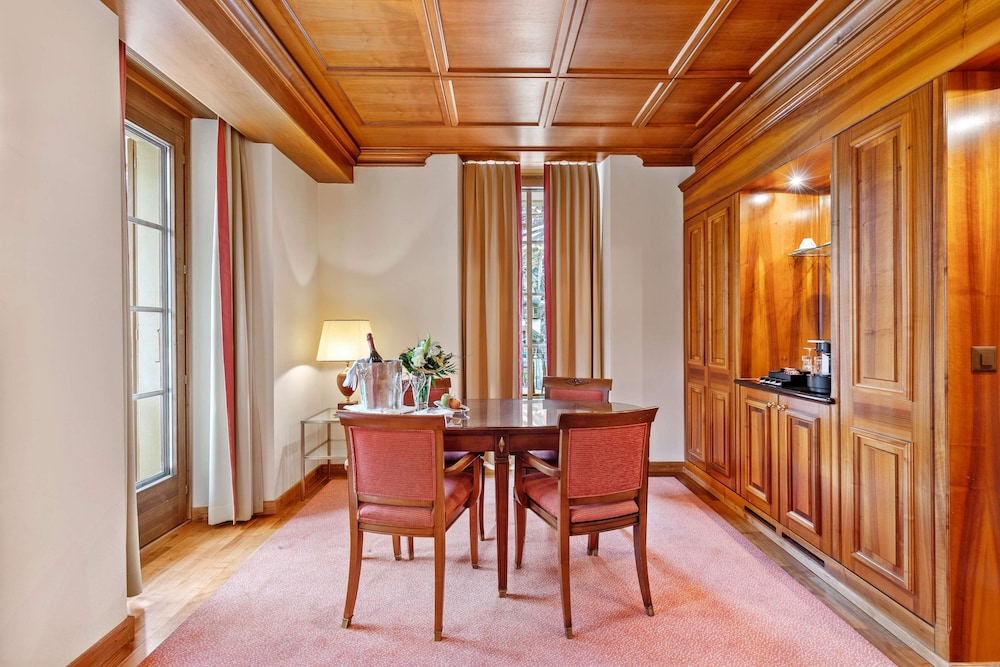 Suite, 1 Bedroom, Corner (Matterhorn View) - Photo 3