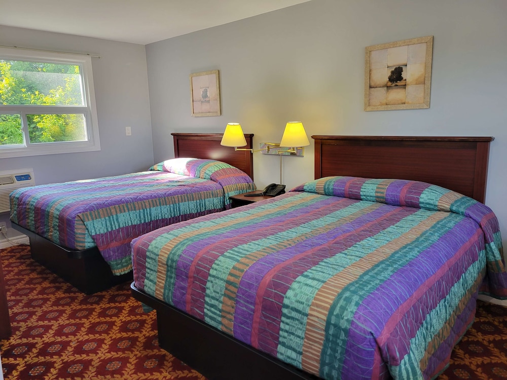 Suite, 2 Queen Beds, Non Smoking, Kitchen photo 2