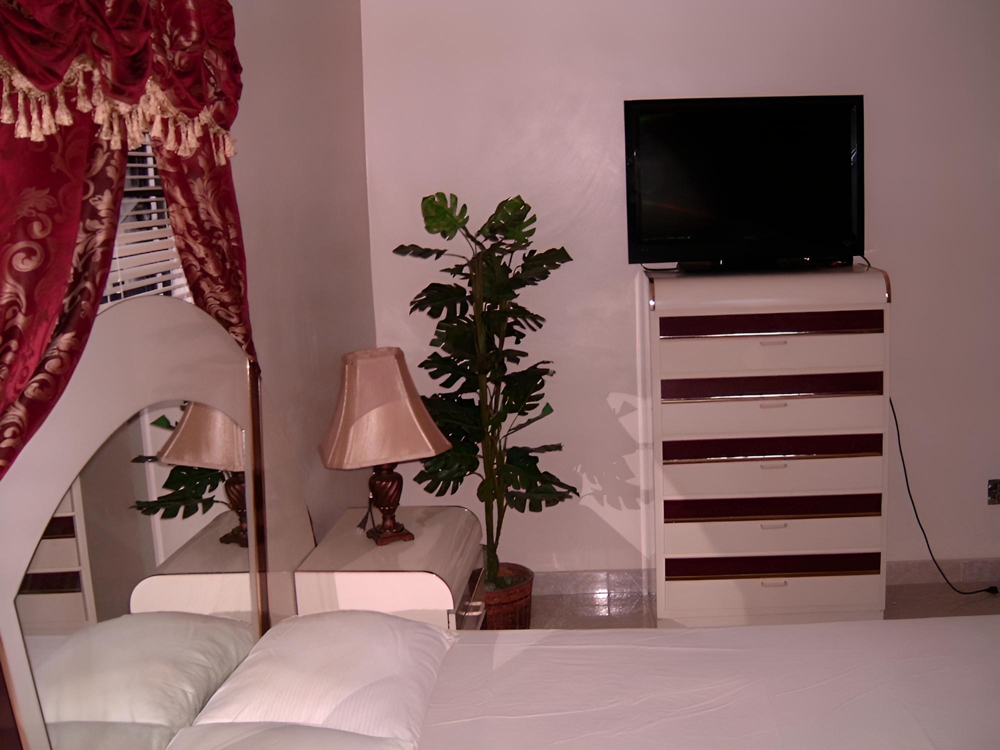 Deluxe Room, 1 Queen Bed, Garden View, Garden Area photo 2